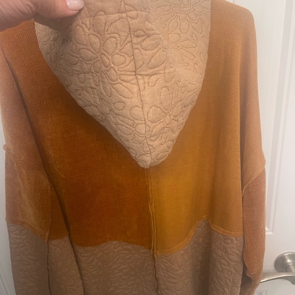 POL!!! Long pullover w hood. There’s so many beautiful details to this top!! L - Picture 10 of 14